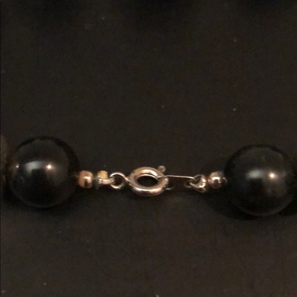 VINTAGE BLACK AND SILVERTONE BEADED NECKLACE - Picture 5 of 7